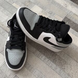 Jordan 1 low’s- grey, black & white